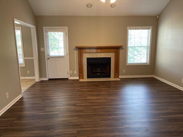 Foto del edificio - 2571 Emerald Ct