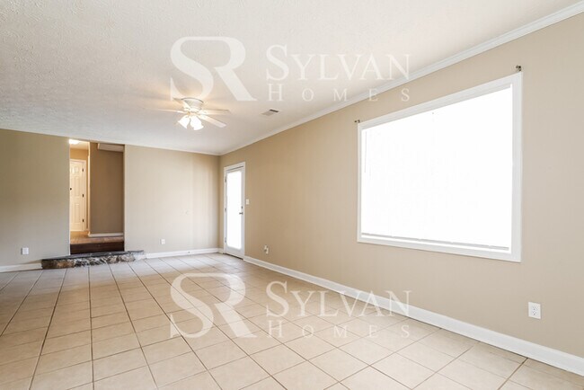 Building Photo - This charming home is ready for you!
