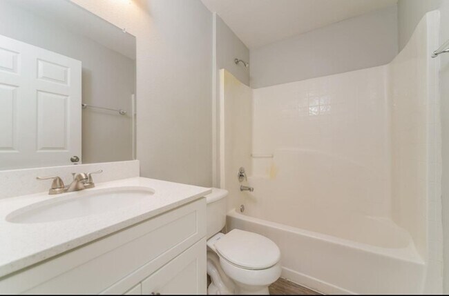Building Photo - 396 Regal Downs Cir