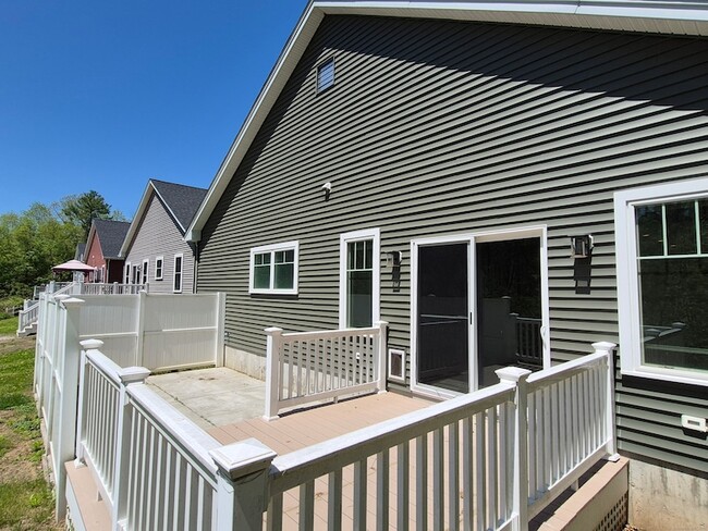 Building Photo - 123 Ashford Rd