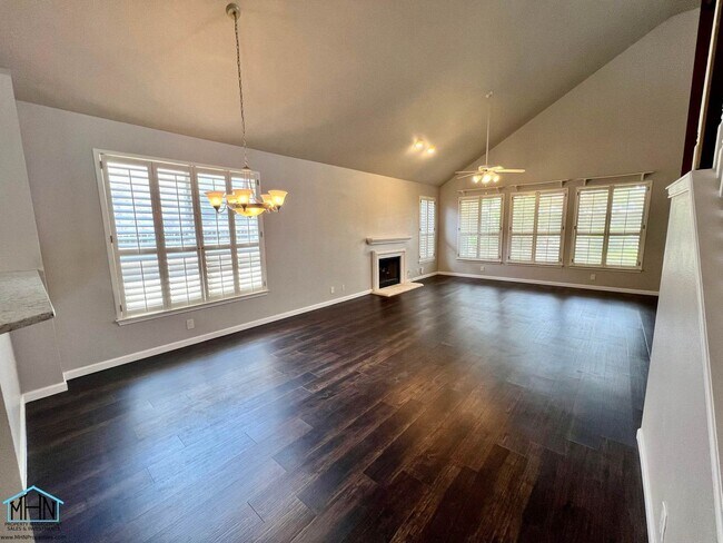 Building Photo - Incredible and beautifully landscaped,  3 ...