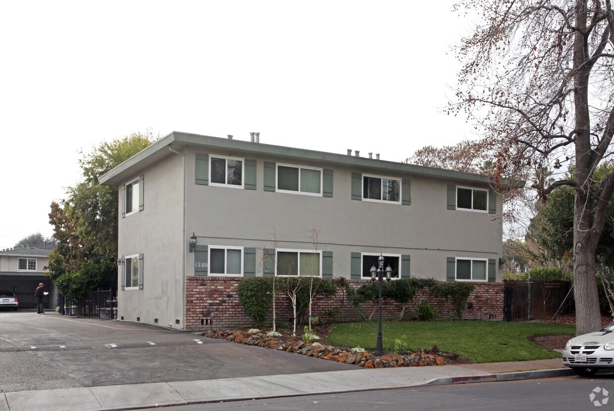 Primary Photo - 1380 Warburton Avenue
