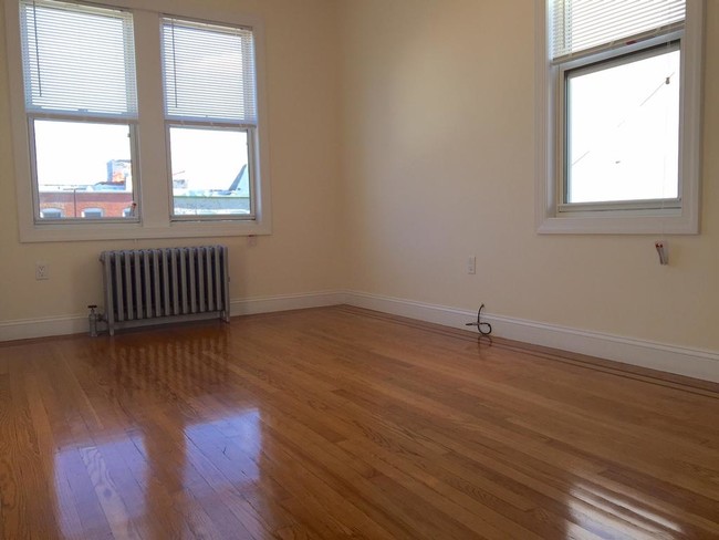 Building Photo - 1738 Dekalb Ave