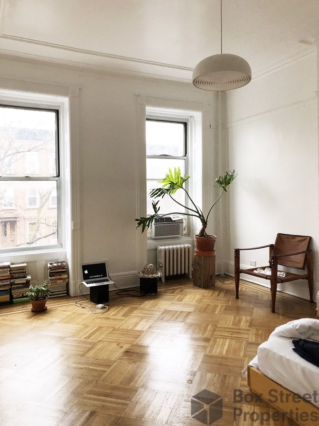 Primary Photo - 38 Hart St