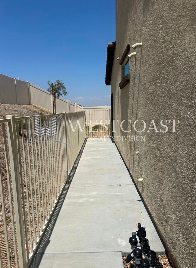 Building Photo - 25134 Sand Wedge Dr