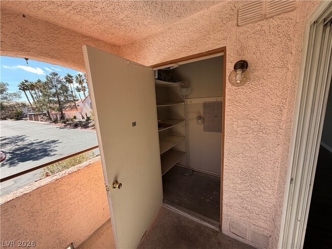 Building Photo - 7570 W Flamingo Rd