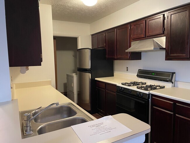 Kitchen - 2261 Hedgerow Rd