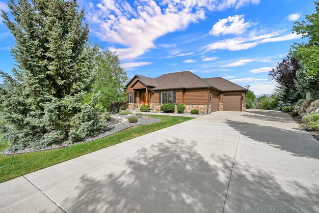 Building Photo - 3573 N Elkview Dr