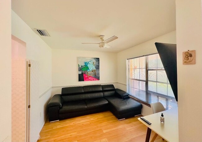 Building Photo - 104 Hartwood St