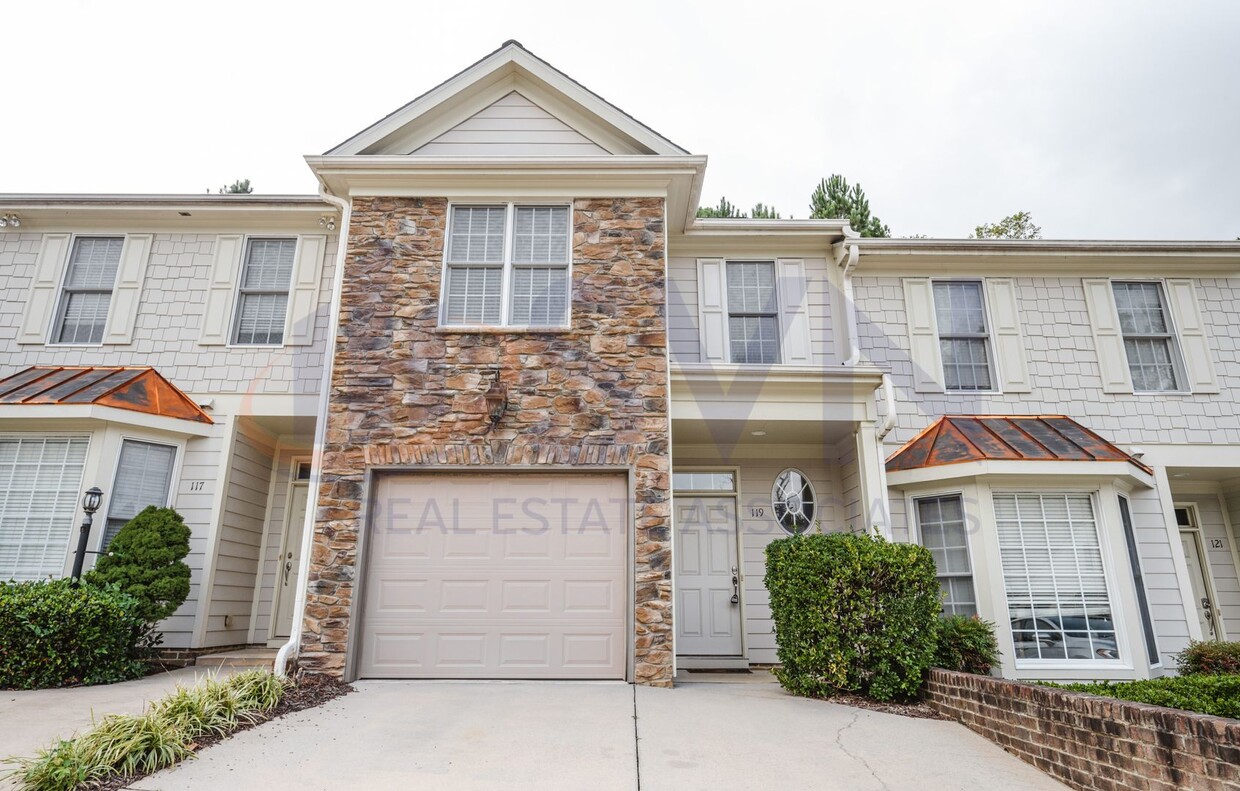 Foto principal - Cozy Townhome in Durham, NC!