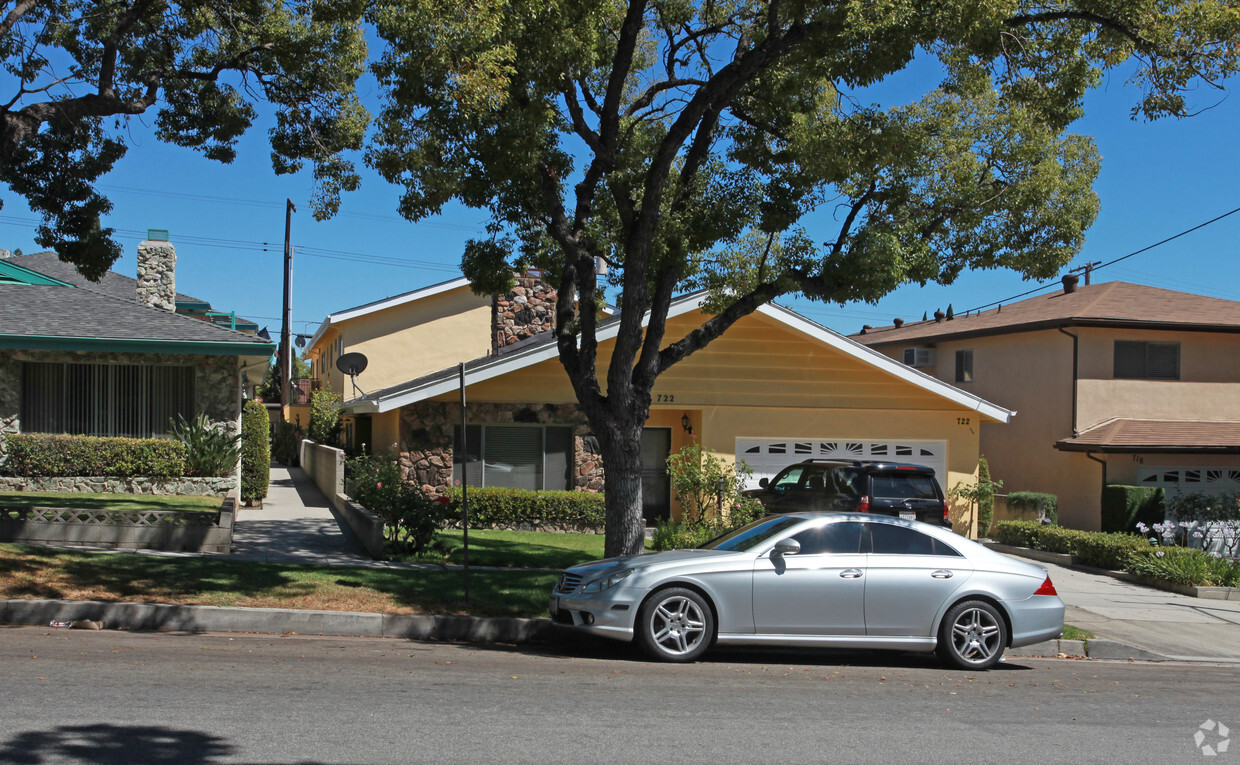 Primary Photo - 722 E Angeleno Ave