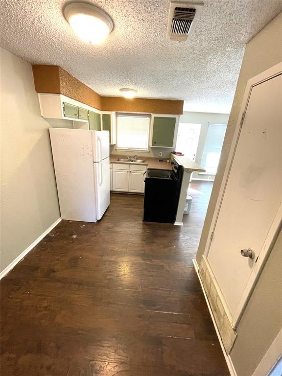 210 N Vandeveer St, TX 78611 Townhome Rentals in TX