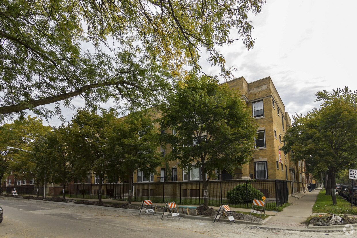 Foto del edificio - 6153 S Vernon Ave