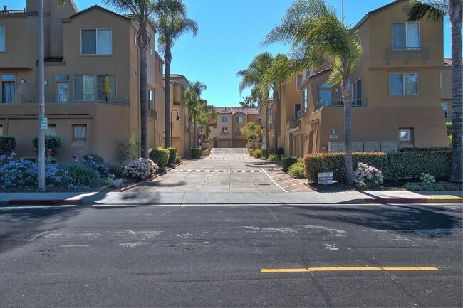 Building Photo - 1690 Civic Center Dr