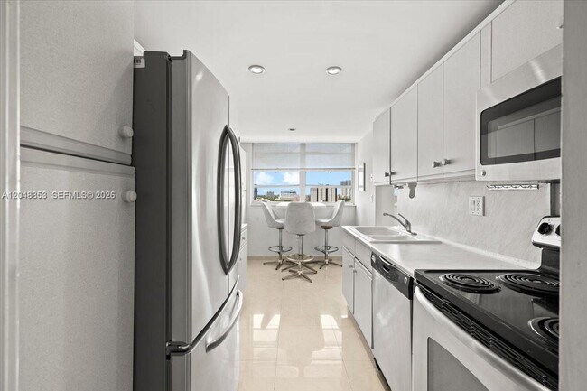 Foto del edificio - 1833 S Ocean Dr