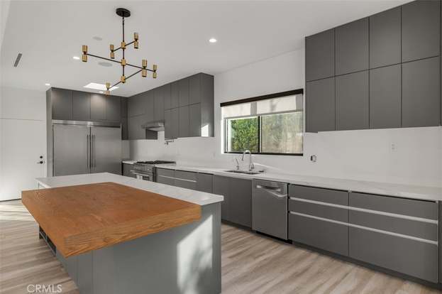 Foto del edificio - 5301 Crebs Ave