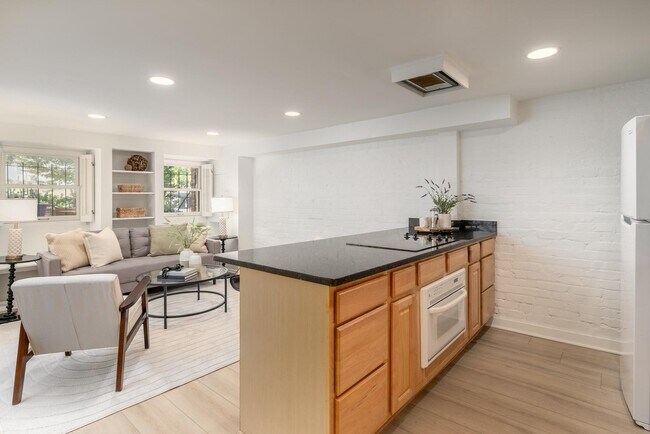 Foto del edificio - 1683 35th St NW