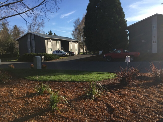 Building Photo - 301 Whitesell St W