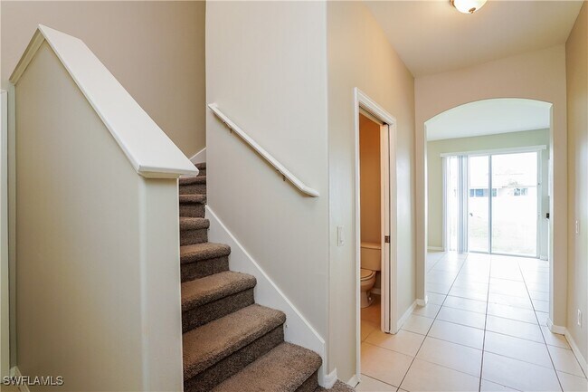 Building Photo - 910 Countess Ave