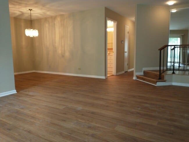 Building Photo - 936 Surrey Dr