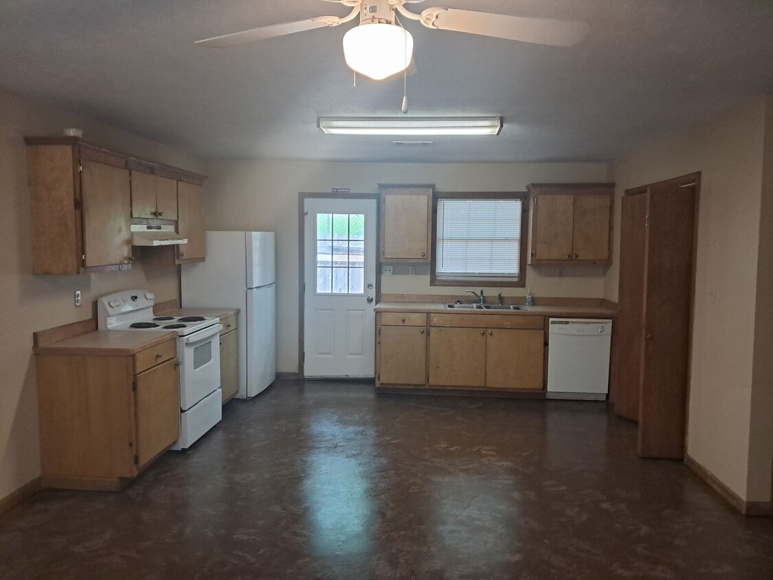 Primary Photo - 3 Bedroom/ 2 Bathroom Duplex