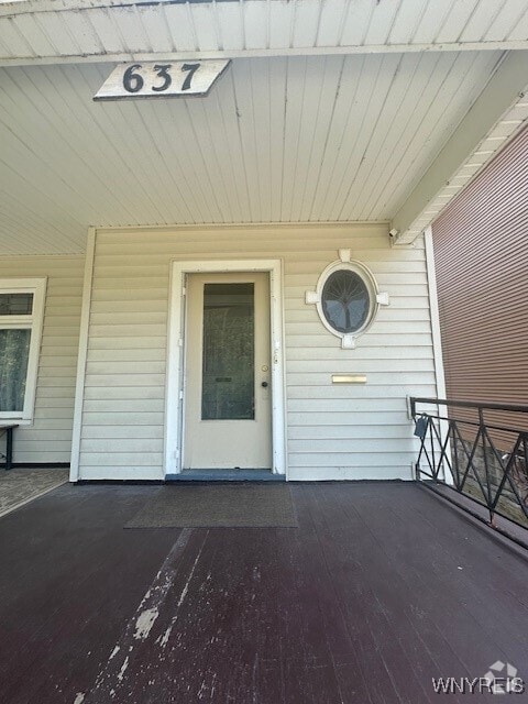 Building Photo - 637 W Delavan Ave