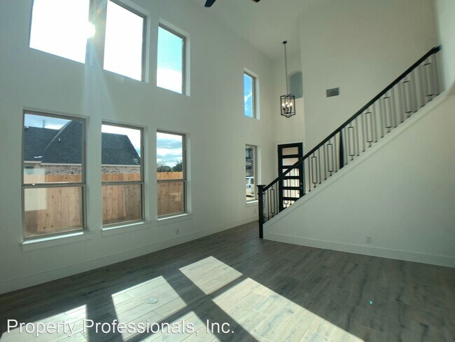 Building Photo - 4 br, 3.5 bath House - 1032 Easy Gruene