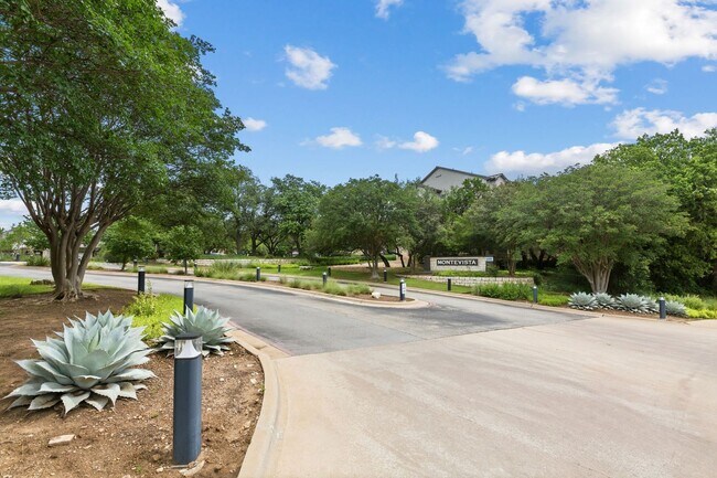 Foto del edificio - Amazing 1 bedroom, 1 bathroom Condo in Montevista!