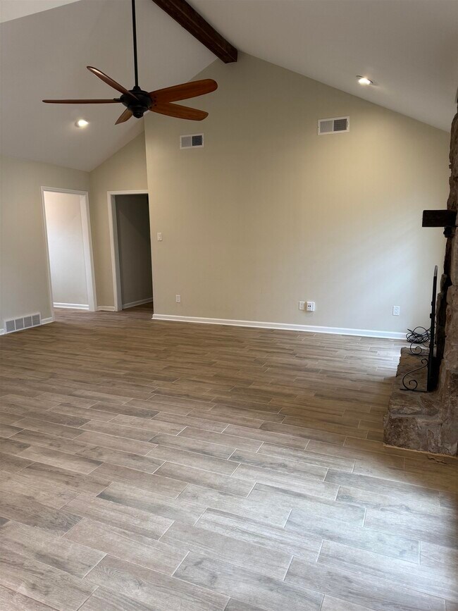 Foto del edificio - 8442 Farrah Ln