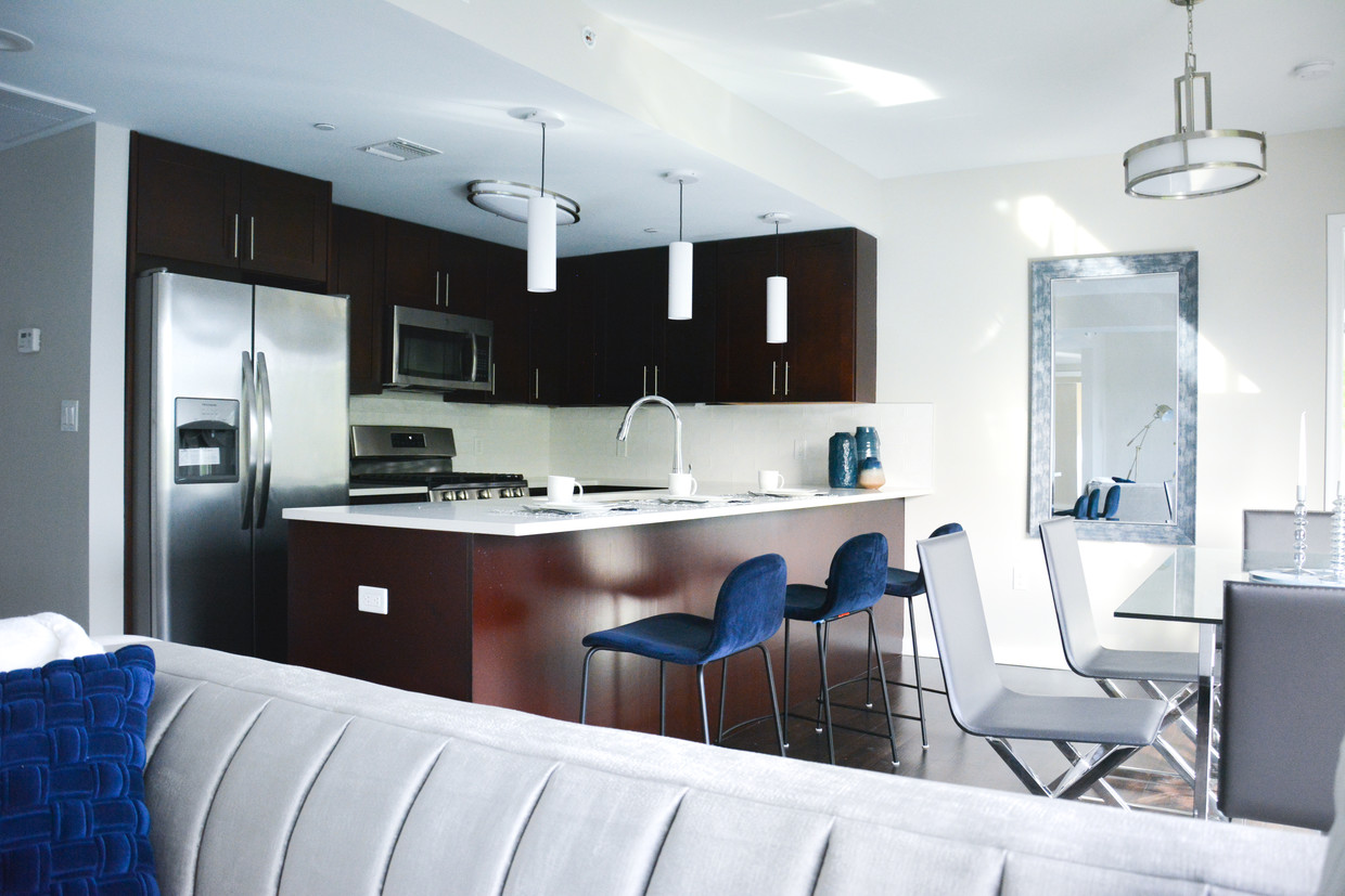 Modern Large Kitchens - Teaneck Square Apartments