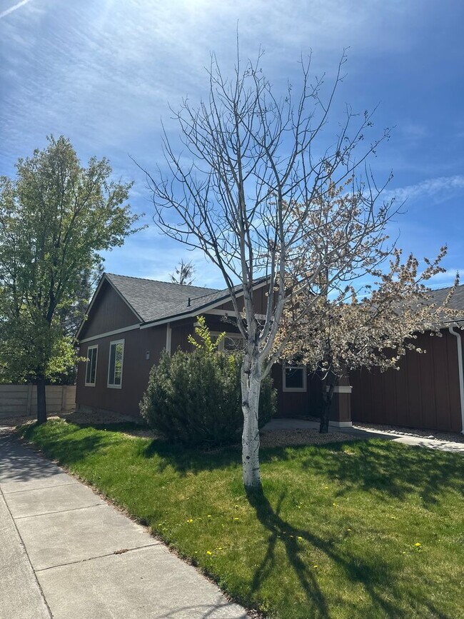 Foto del edificio - Cozy 3 Bedroom Home in SW Bend!
