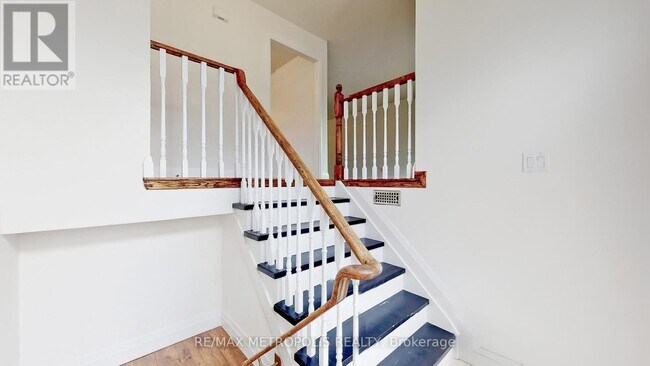 Building Photo - 17 Porritt St