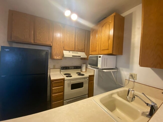 Building Photo - Sun Garden 1 bed 2 full bath Condo.