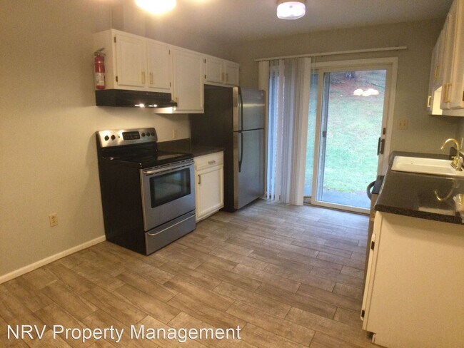 Foto del edificio - 107 Lovely Mt Dr