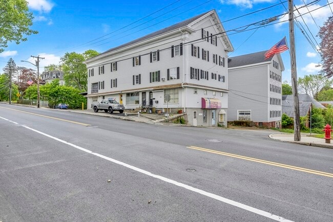 Building Photo - 200 Main St