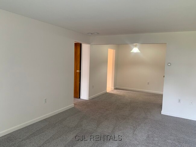 Foto del edificio - 6 Harris Cir