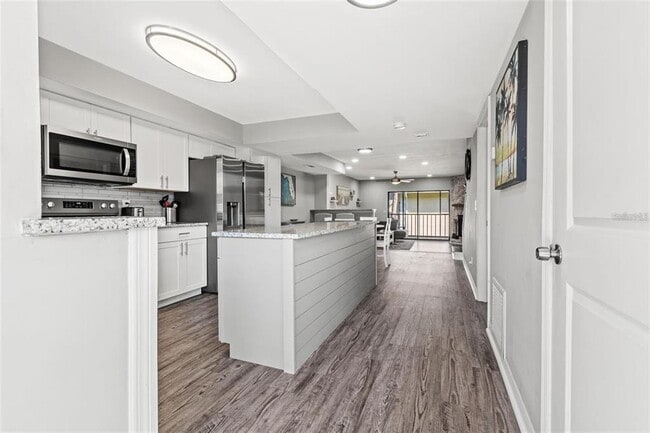 Building Photo - 275 Capri Cir N