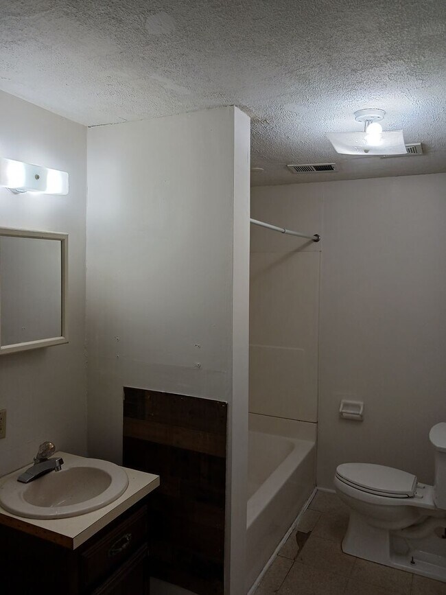 Foto del edificio - 222-222.5-2225 Mt Vernon Rd