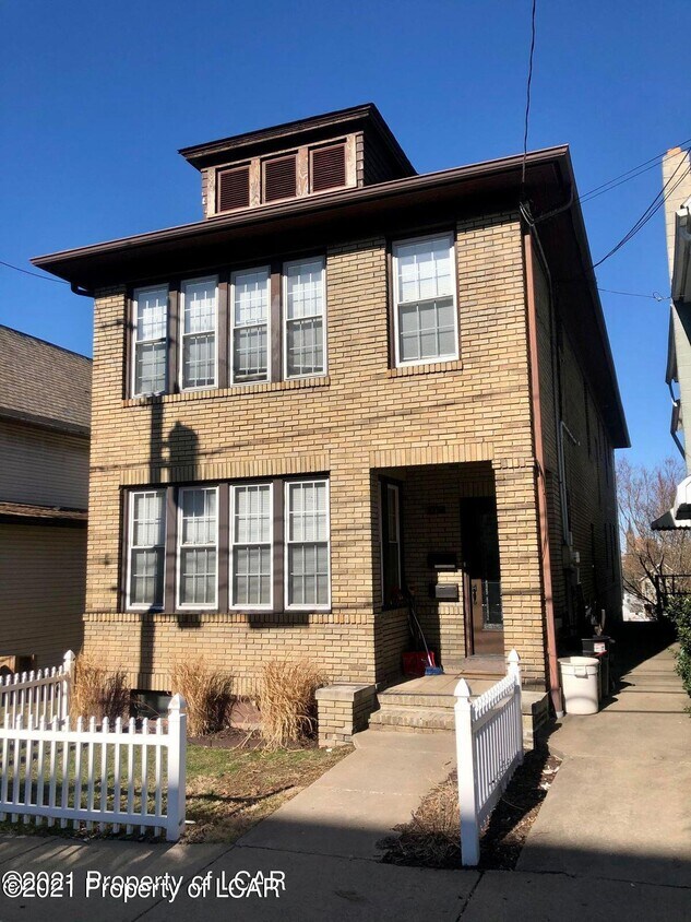 Primary Photo - 138 Dana St
