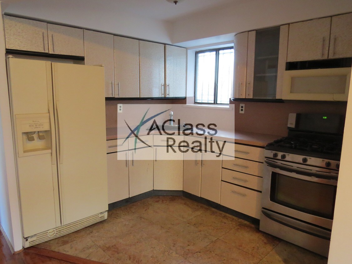 2157 Hazen St, Queens, NY 11370 Apartments in Queens, NY