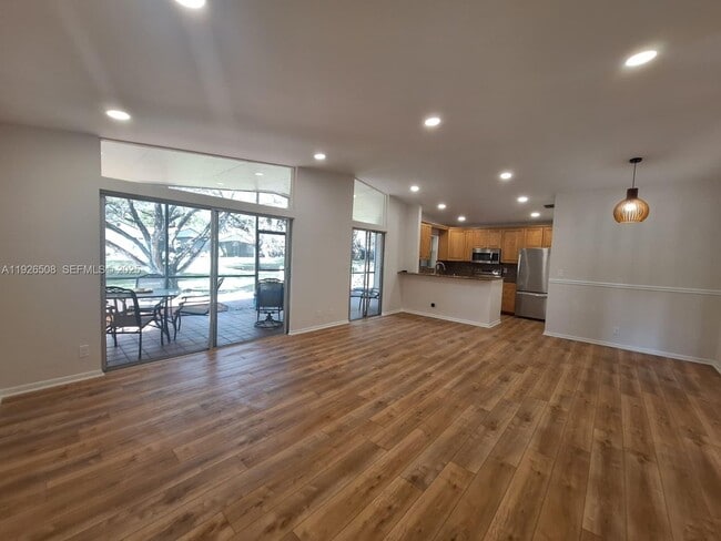 Foto del edificio - 22295 Timberly Dr