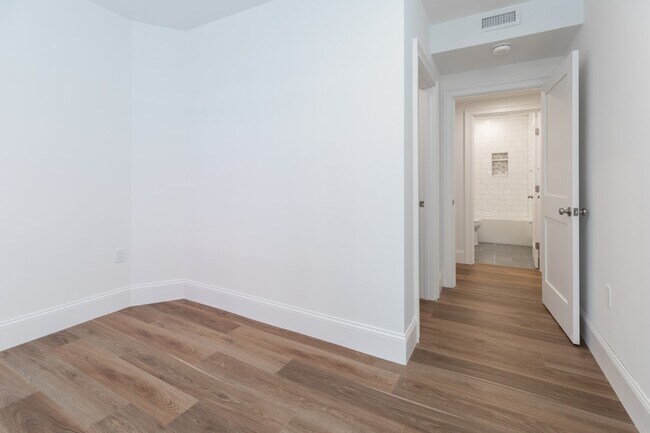 Foto del edificio - 143 E Cottage St