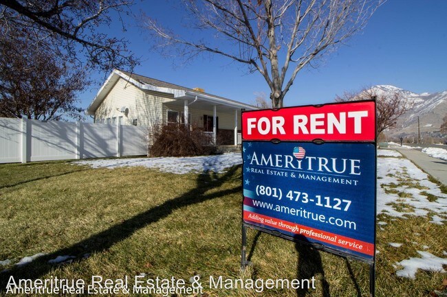 Foto del edificio - 3 br, 1 bath House - 1915 N. 700 W.