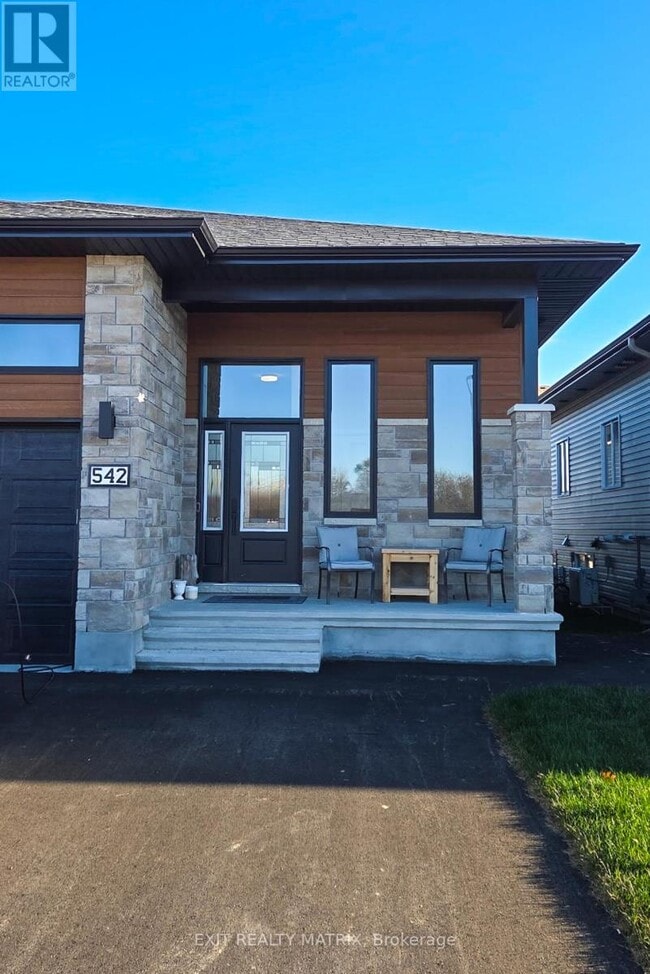 Building Photo - 542 Angèle St