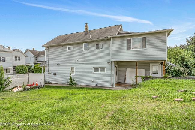 Building Photo - 367 N Bromley Ave