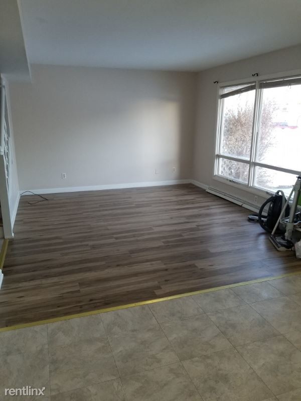 Building Photo - 3 br, 1.5 bath Apartment - 222 5th St West