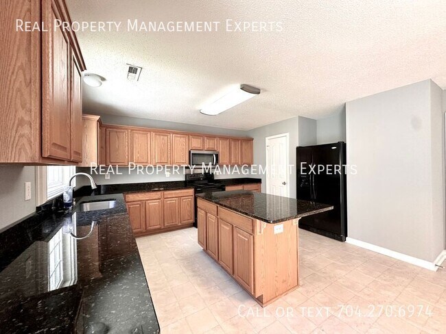 Building Photo - 10834 Glenluce Ave