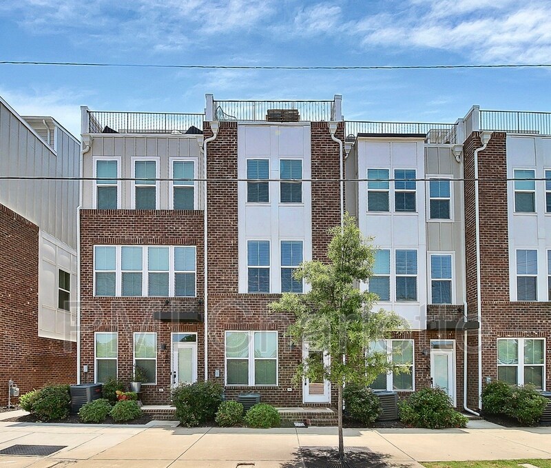 Primary Photo - 256 Parkwood Ave