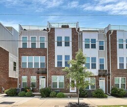 Building Photo - 256 Parkwood Ave
