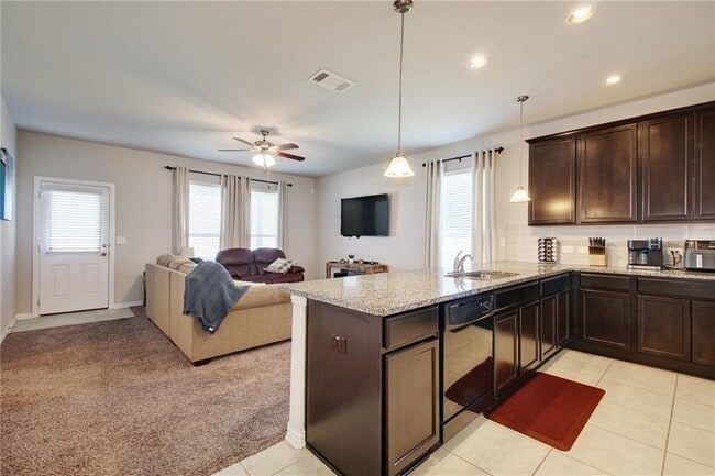 Building Photo - 121 Plantain Dr
